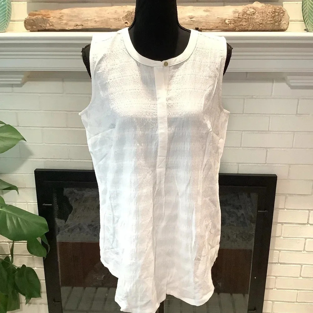 #203 NWT Liz Claiborne Textured White Front Button Tunic Size Small
